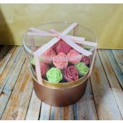 Шоколадные цветы в круглой коробке 250 гр. в ассортименте